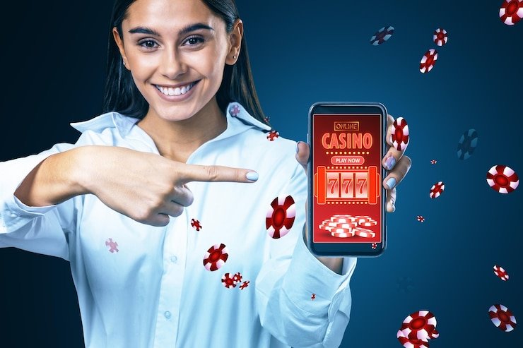 Pengguna menikmati hiburan bertanggung jawab melalui perangkat mobile